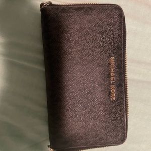 Michael Kors logo wallet